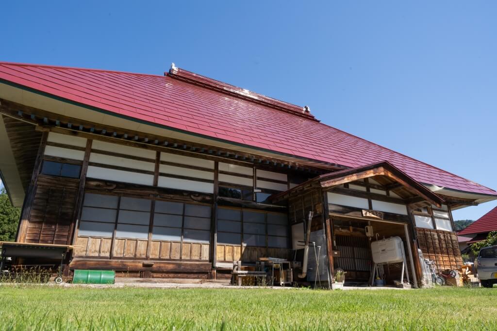 菅家麻弓さんがオーナーの「とある宿」の建物